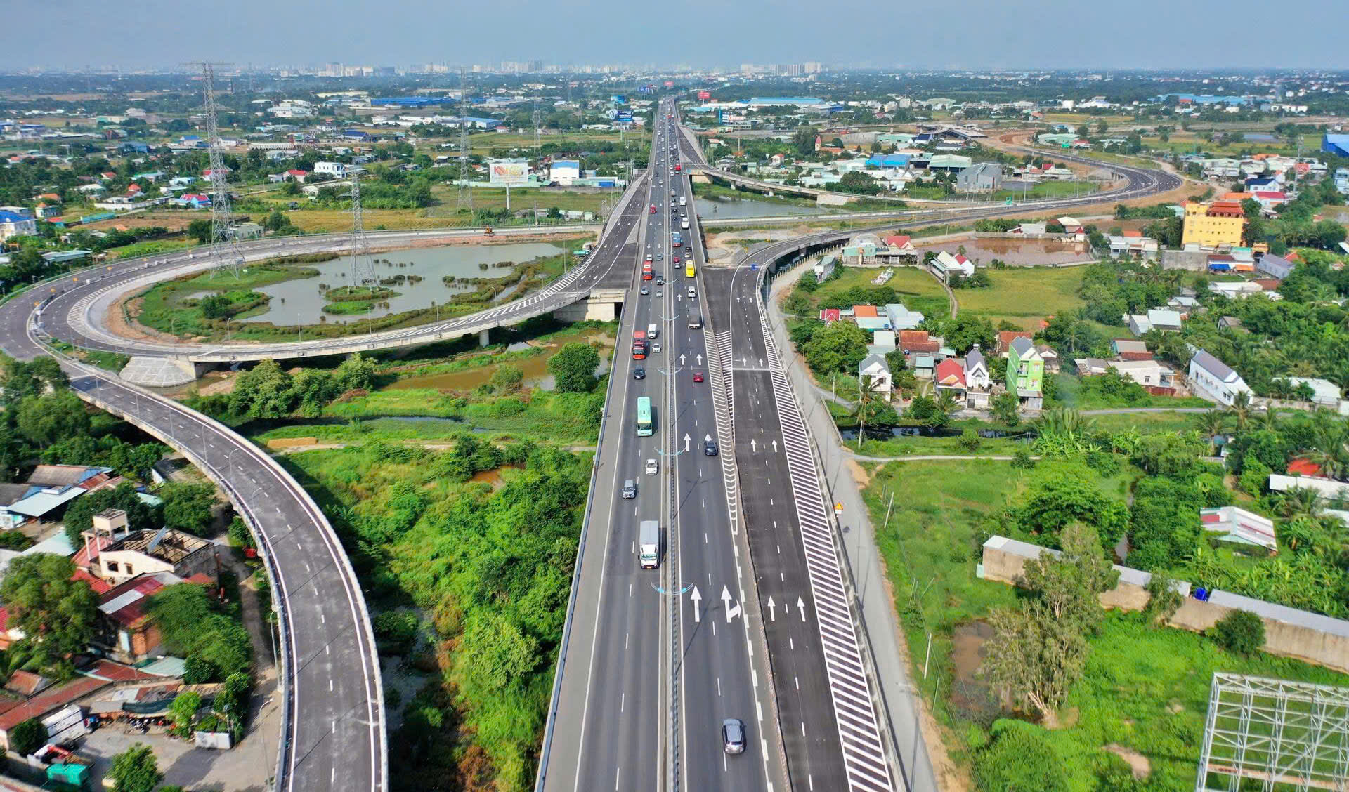 Liên tục xúc tiến đầu tư hạ tầng quy mô lớn, chuyên gia dự báo bất ngờ về thị trường BĐS khu Tây Tp.HCM