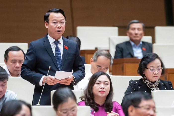 Bộ trưởng Bộ Tài nguyên và Môi trường Đỗ Đức Duy giải trình, làm rõ một số vấn đề đại biểu Quốc hội nêu. Ảnh: Quốc hội